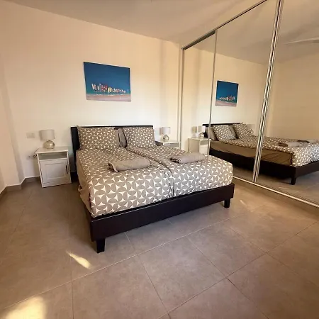 Four Horizons Apartment